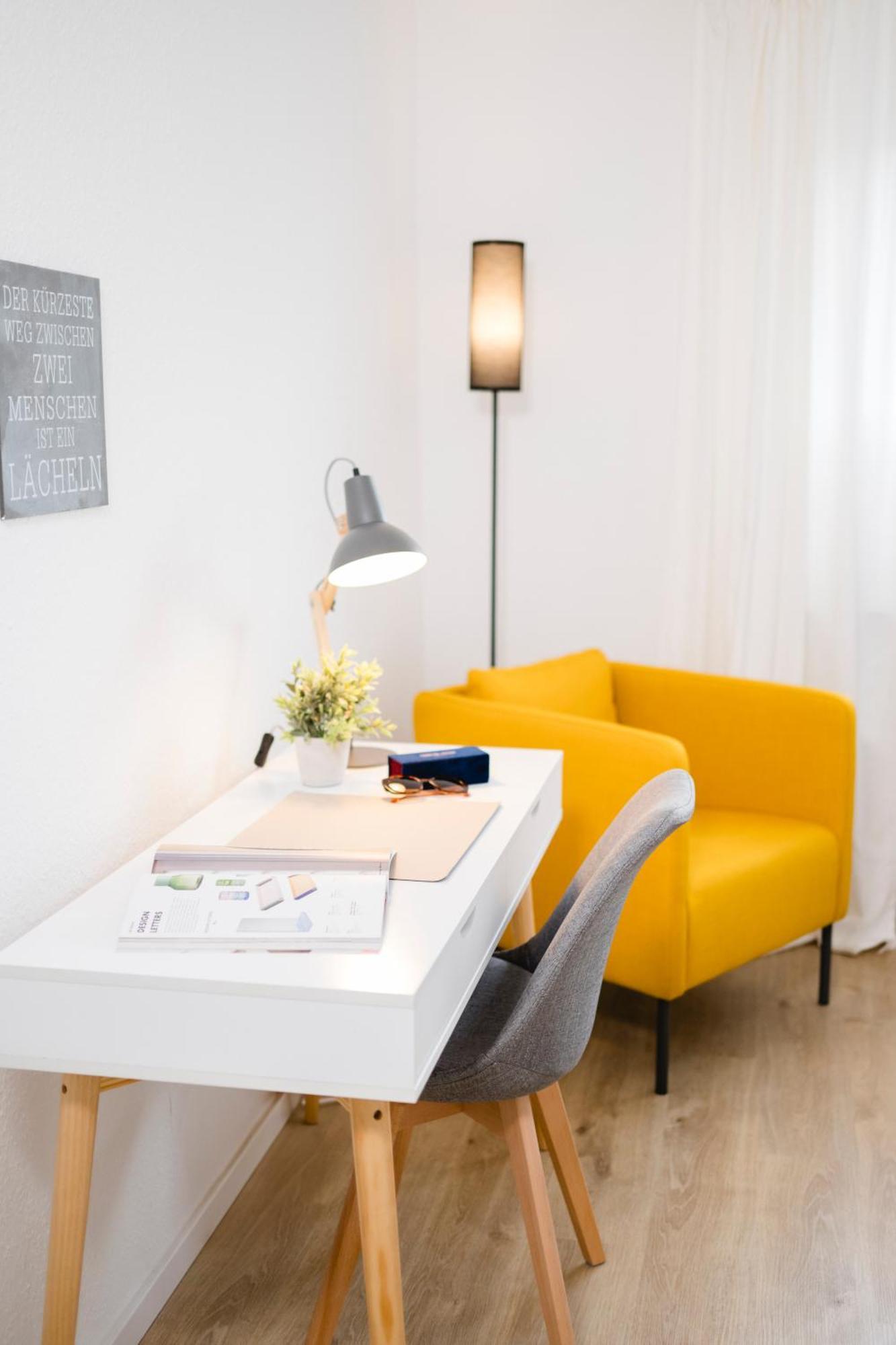 Stadtrand Oase Karlsruhe Mit Balkon Exteriör bild